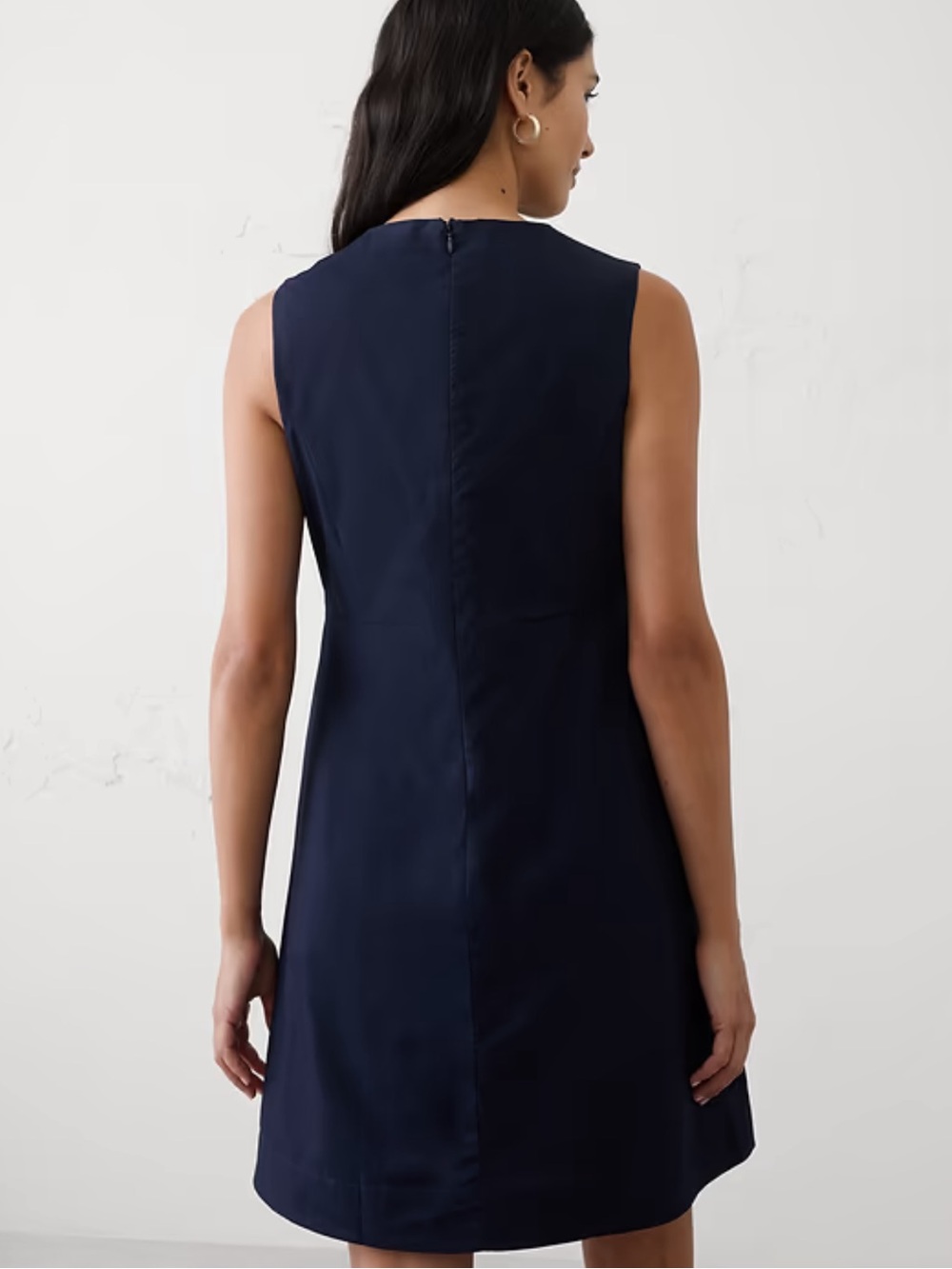 Banana Republic Sleeveless V-Neck Shift Dress in Navy - Picture 2 of 4